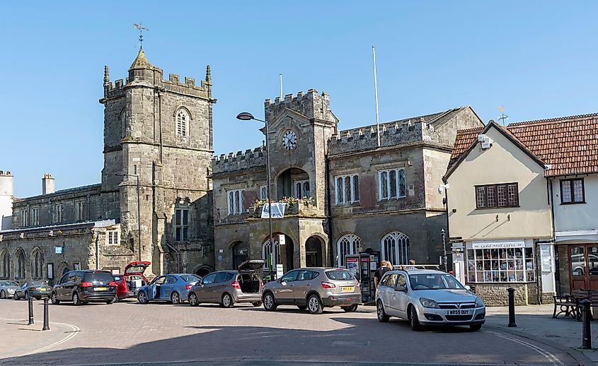 Church of St Peter and the Town Hall building in Shaftesbury town centre