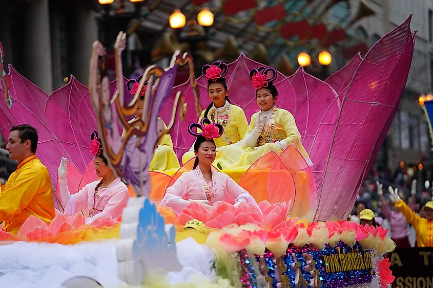 Members of the Falun Gong participate in 2019 Uncle Dan's Chicago Thanksgiving Parade