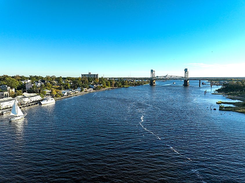 Cape Fear Memorial Bridge over the Cape Fear River, connection Leland, North Carolina to Wilmington, NC