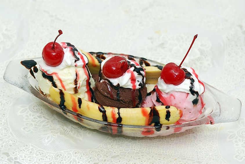 Berry, chocolate, and vanilla are the most popular flavors in New Zealand, seen here in this Banana Split. Image Credit via Edward Allen Lim Wikimedia.