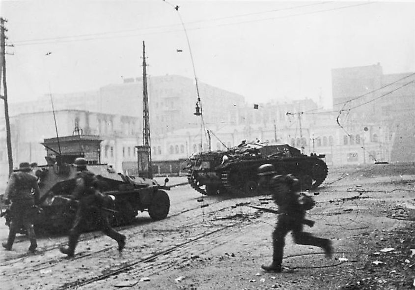 Germans battle Soviet defenders on the streets of Kharkov, 25 October 1941.