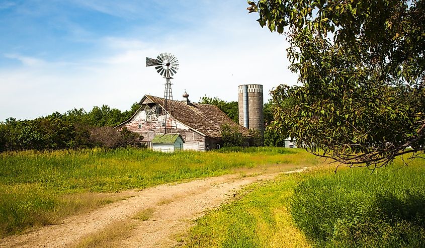Killdeer, North Dakota, A barn on prairie grass land in eastern North Dakota.