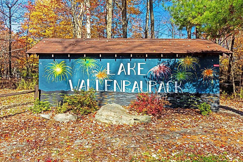 Lake Wallenpaupack sign on a bright fall day in Hawley, PA. Editorial credit: Rabbitti / Shutterstock.com