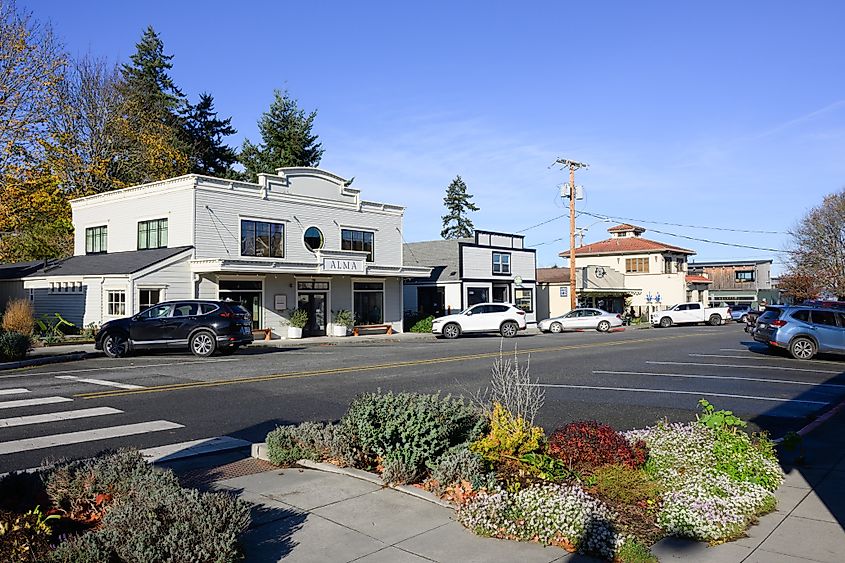 Cityscape view of Anthes Avenue and Alma business in Langley on Whidbey Island. Editorial credit: Ian Dewar Photography / Shutterstock.com