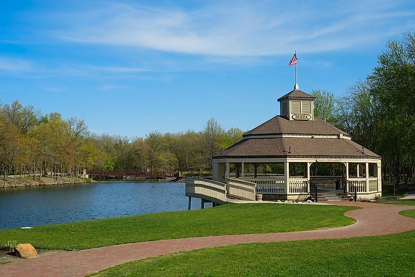Berea, Ohio: The Stanley J. Trupow Gazebo in Coe Lake Park