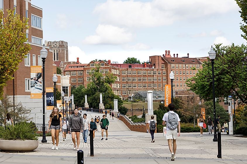 Knoxville, Tennessee: Students walk to and from class on the University campus. The massive Science and Engineering Research Facility looms over the campus.