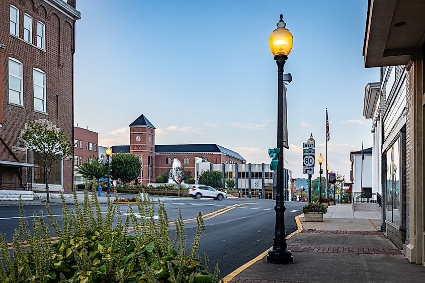 downtown fountain in a square in Somerset, Kentucky