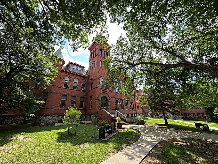 McFarland Hall in Valley City State University.