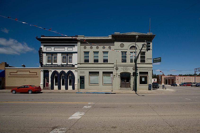 A street view featuring the First National Bank and a chiropractic clinic in Mandan, North Dakota.