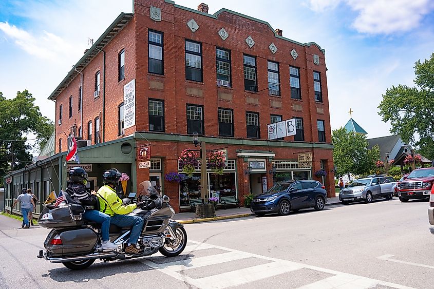 Street scene in historic downtown Nashville, Indiana, with people walking along the sidewalks. The area features quaint shops, galleries, and restaurants, creating a lively small-town atmosphere in Brown County.