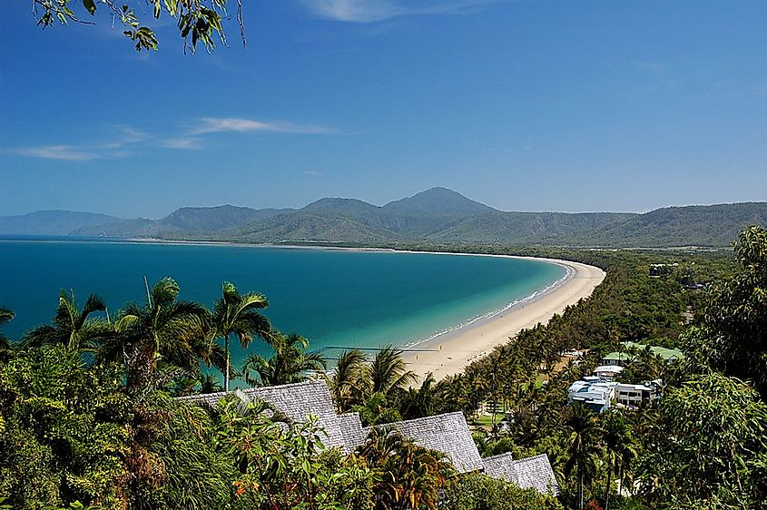 Port Douglas. In Wikipedia. https://en.wikipedia.org/wiki/Port_Douglas By Malcolmj - Own work, CC BY-SA 2.0, https://commons.wikimedia.org/w/index.php?curid=237526