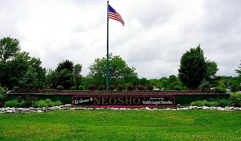 Neosho, Missouri and the World's Largest Flower Box and American Flag