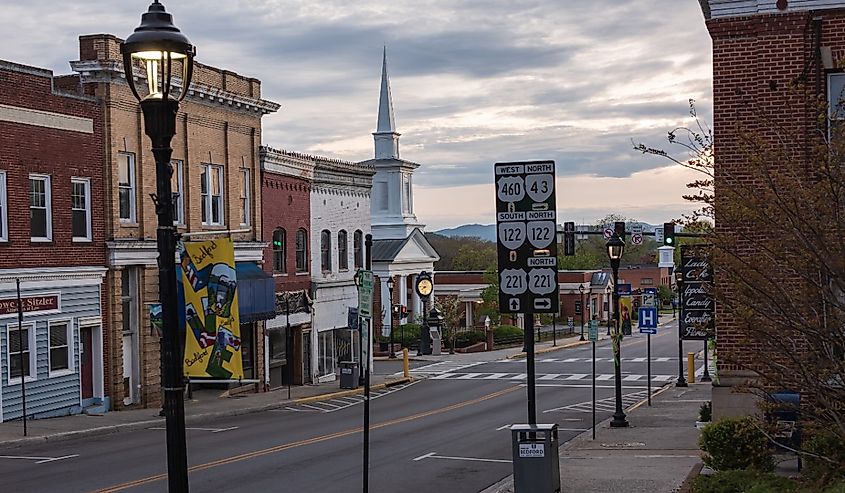 Street and store front images of downtown Bedford, Virginia