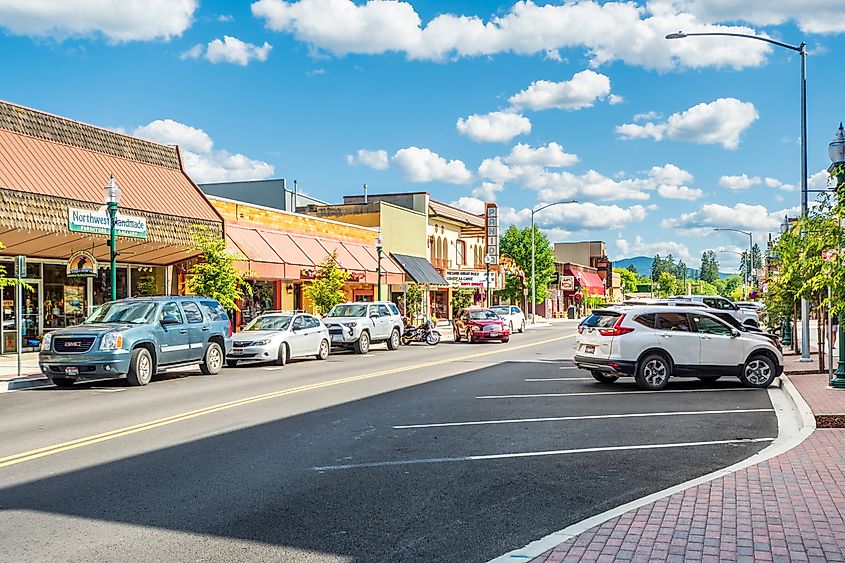 Buildings and businesses lined along First Avenue in Sandpoint, Idaho