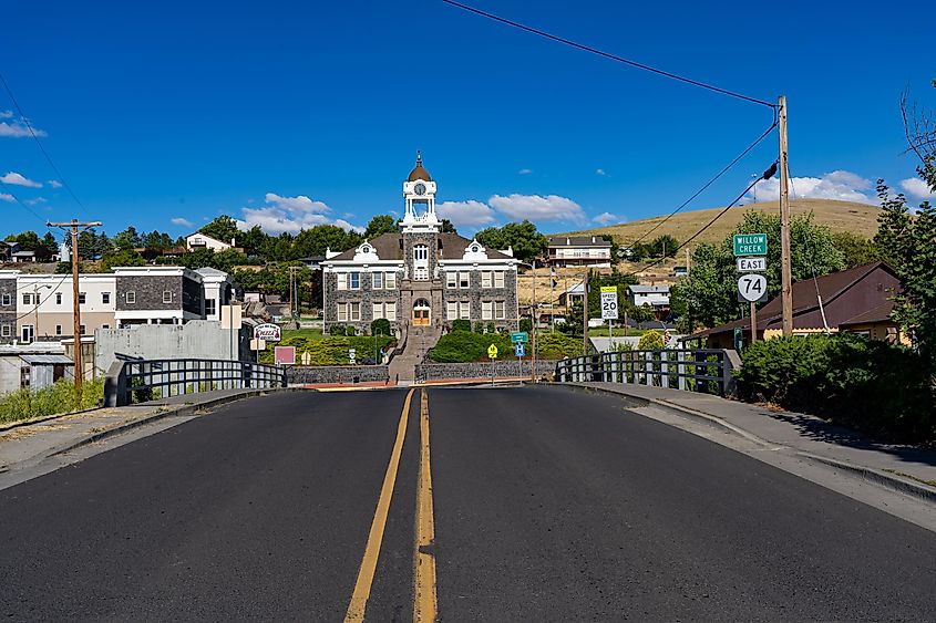 The Moro county court house in Heppner, Oregon, via Bob Pool / Shutterstock.com