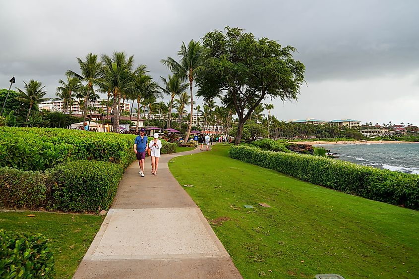 People walking along the coast of Wailea in Hawaii.