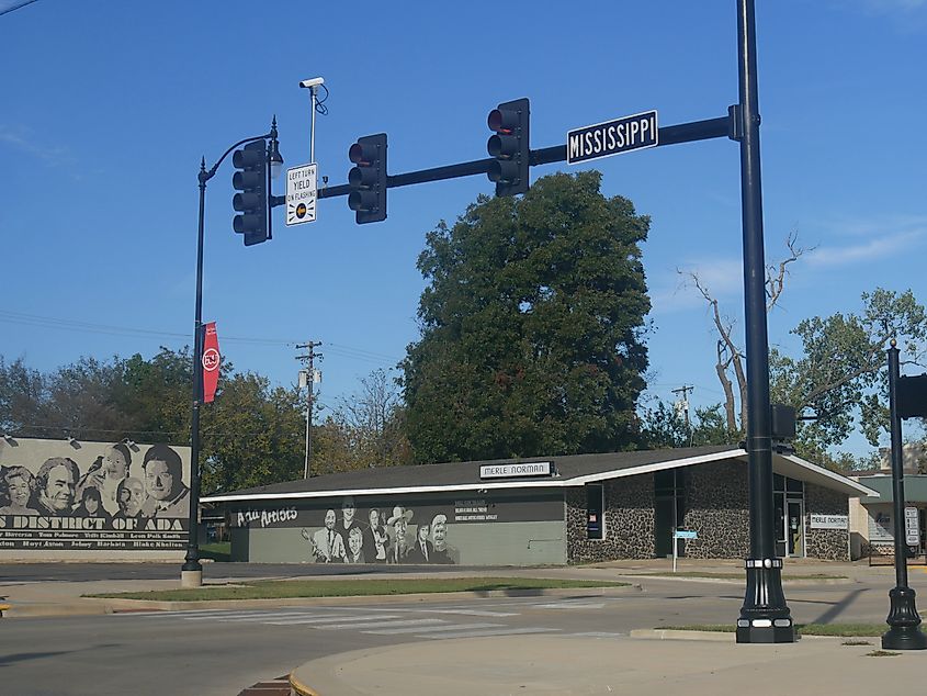 An intersection on Ada's Mississippi Street.