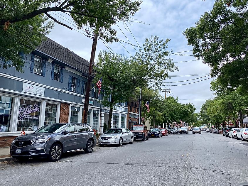 Downtown Oyster Bay, Long Island, New York, looking west on Shore Avenue.