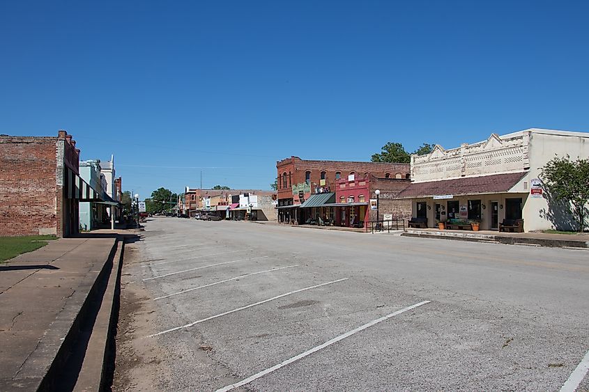 Main street in Smithville, Texas