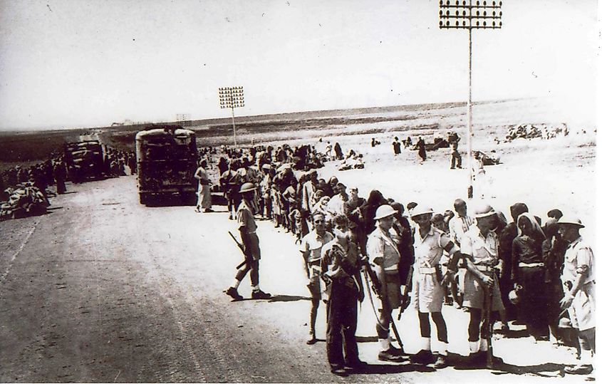 1948: "The exodus of the Arabs from Ramla" Source: Palmach Archive/Public Domain