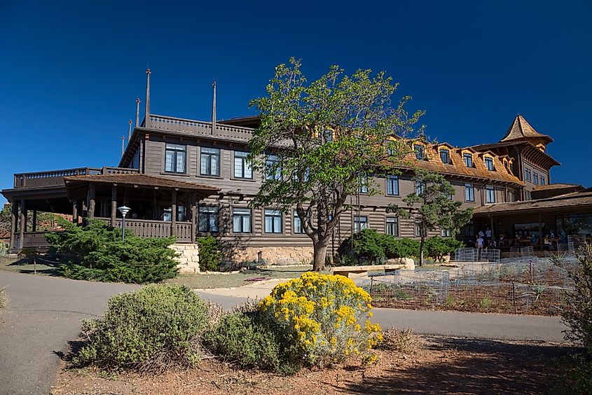  El Tovar Hotel, Grand Canyon Village, Arizona, USA. Editorial credit: Carl DeAbreu Photography / Shutterstock.com