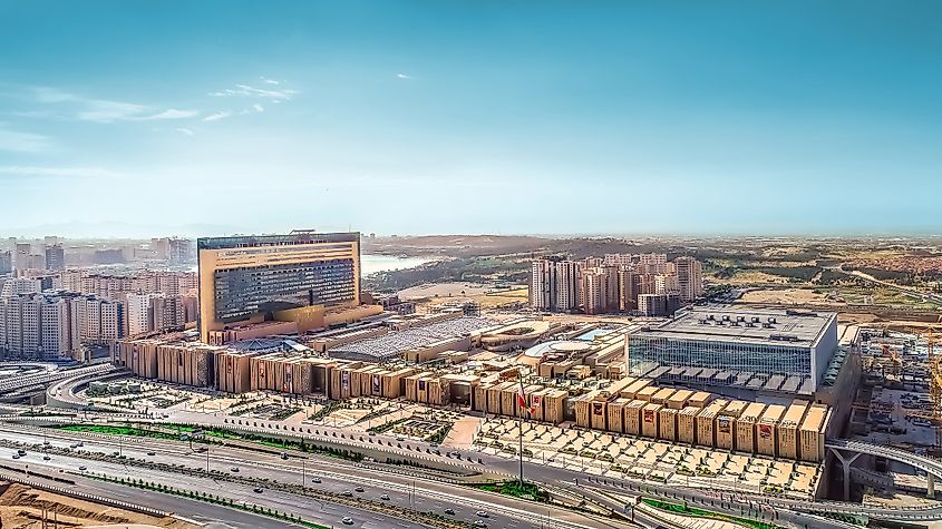 THE LARGEST AND MOST LUXURIOUS MALL IN KUWAIT 