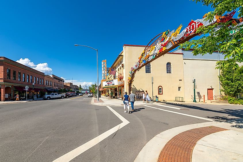 Main Street through historic downtown Sandpoint, Idaho, with the entrance to the Sand Creek park and Pend Oreille river access in view. Editorial credit: Kirk Fisher / Shutterstock.com