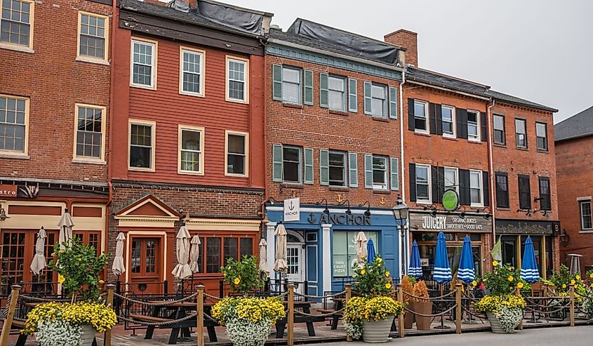  Downtown Newburyport in autumn.