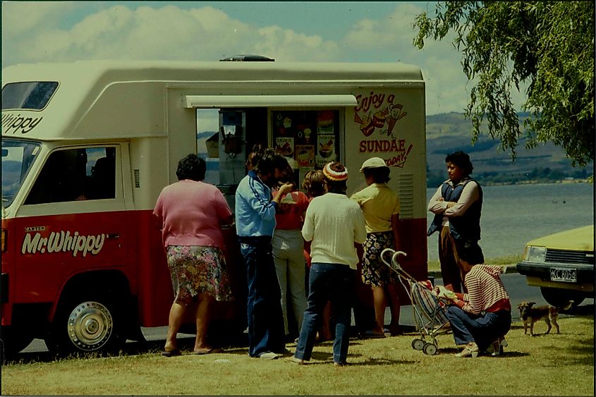 Mr Whippy Ice Cream Van, Lake Rotorua, 1983. Image Credit S. Raynes via Archives New Zealand/Wikimedia.