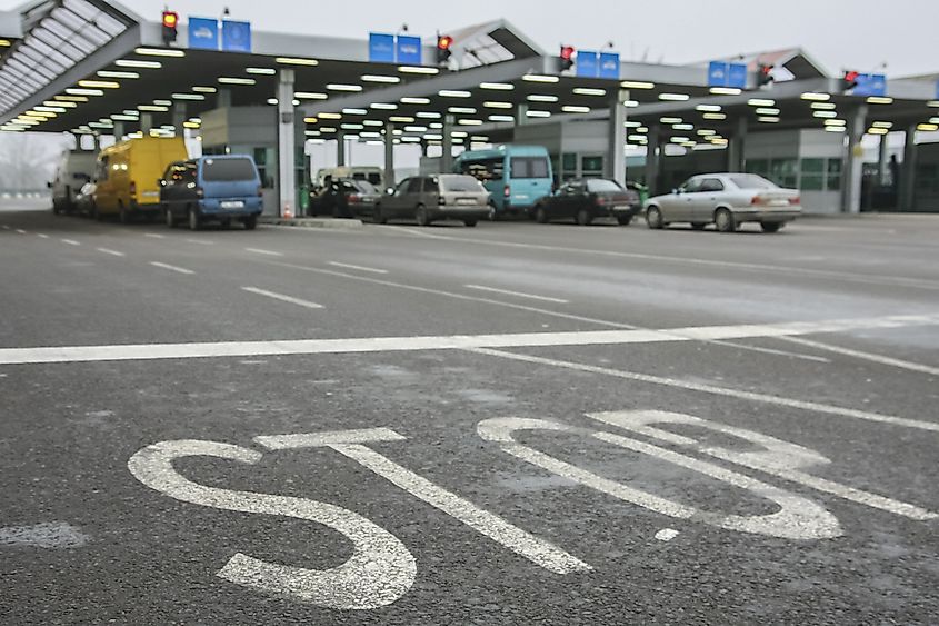 Vehicles waiting at a Ukrainian border crossing.