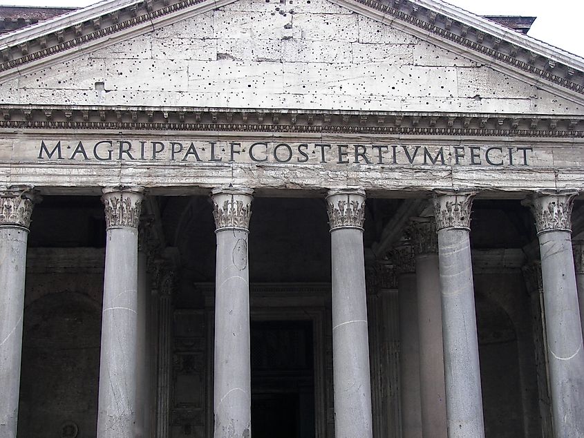 The facade of the Pantheon with the inscription of Agrippa.