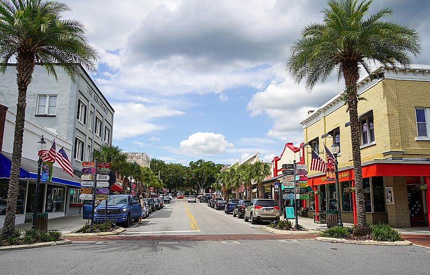 Street view of downtown Mount Dora, Florida