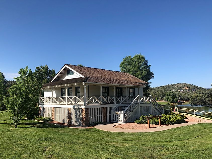 Zane Grey cabin replica in Payson, Arizona. In Wikipedia. https://en.wikipedia.org/wiki/Payson,_Arizona By Richard N Horne - Own work, CC BY-SA 4.0, https://commons.wikimedia.org/w/index.php?curid=92508645