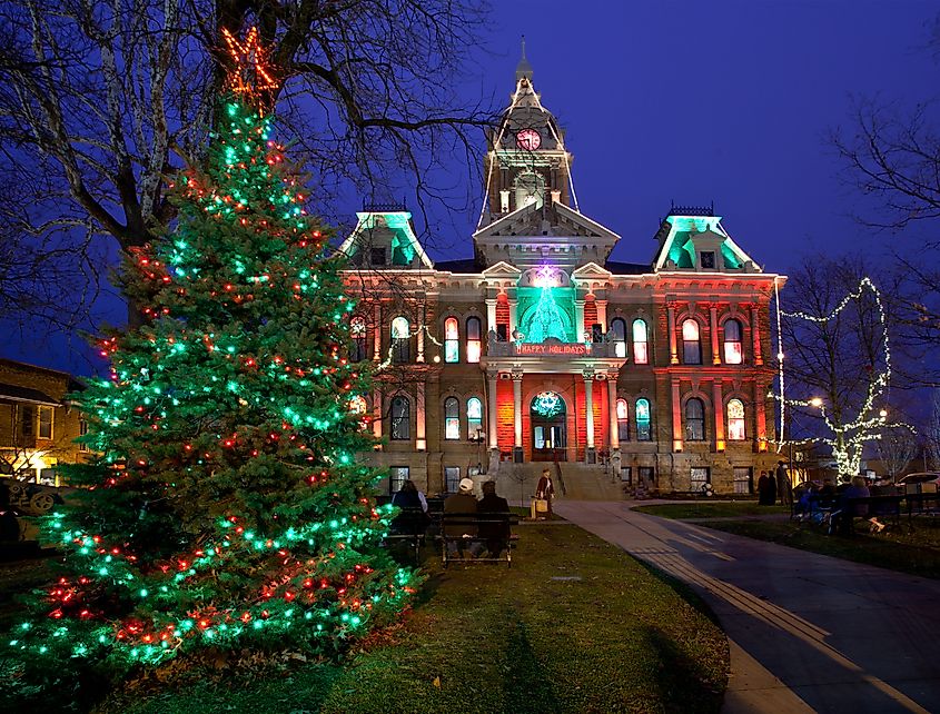 Christmas lighting on the old Court House building in Cambridge, Ohio. Editorial credit: Steve Heap / Shutterstock.com