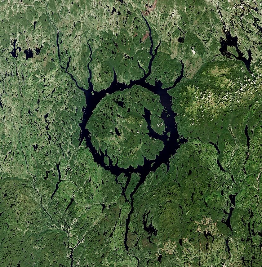 By Copernicus Sentinel-2, ESA - https://scihub.copernicus.eu/dhus/#/home, CC BY-SA 3.0 igo, https://commons.wikimedia.org/w/index.php?curid=78487775
