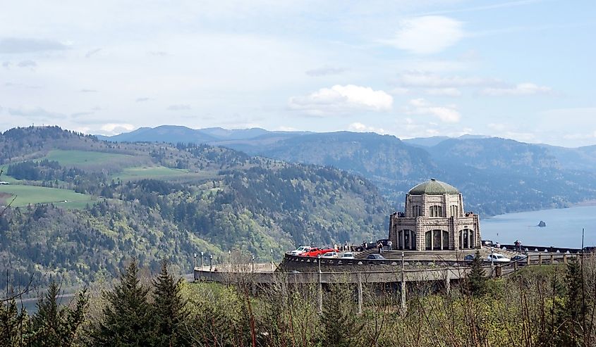 Tourists at the Crown Point and the Vista House, Columbia River Gorge