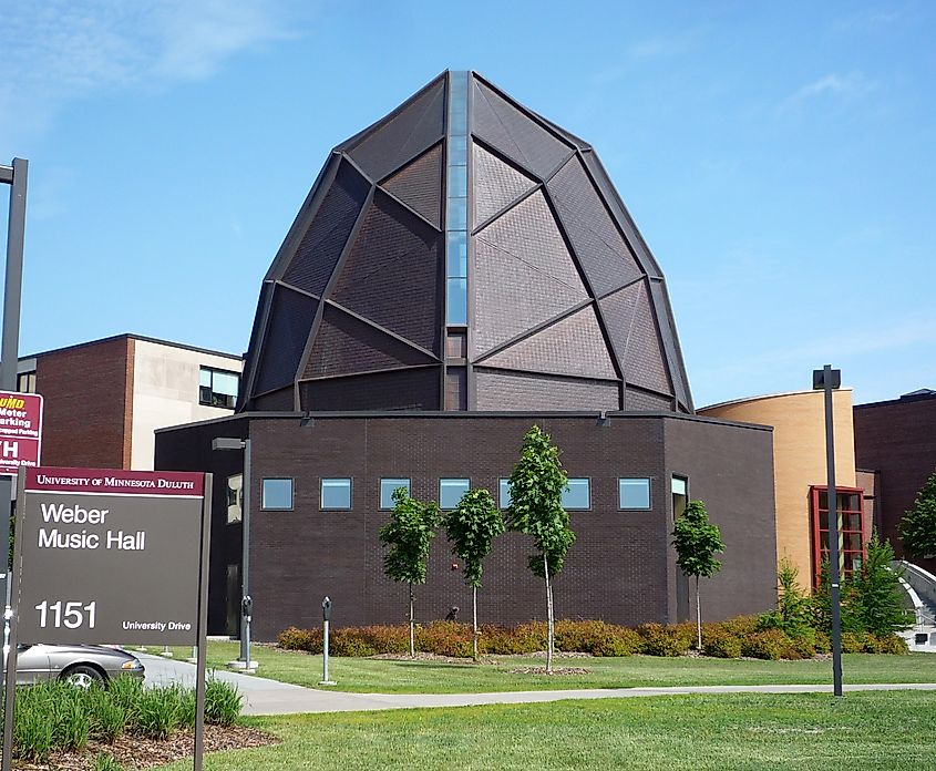  César Pelli's Weber Music Hall, University of Minnesota Duluth, Duluth, Minnesota