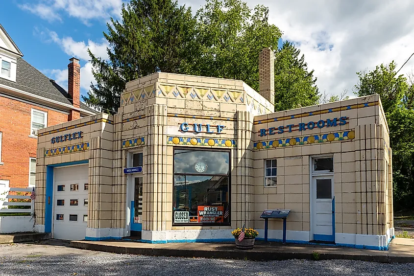 The 1933 Dunkle's Gulf service station on the Lincoln Highway in Bedford, Pennsylvania.