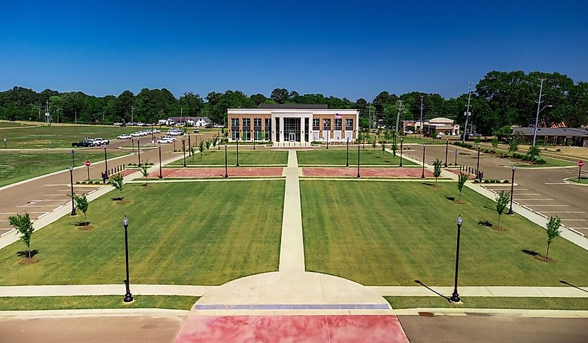 City of Ridgeland City Hall in Ridgeland, MS. Image credit Chad Robertson Media via Shutterstock.