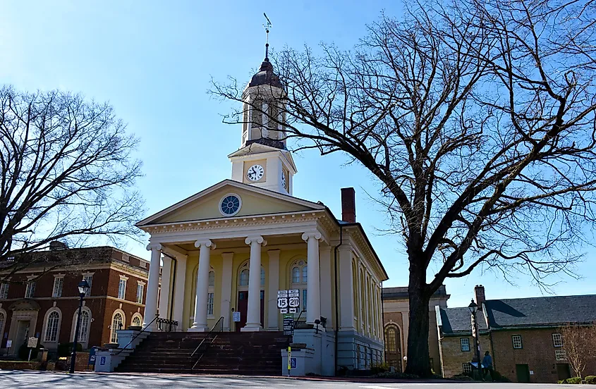 Historic courthouse in Old Town, Warrenton, Virginia, USA. Editorial credit: refrina / Shutterstock.com