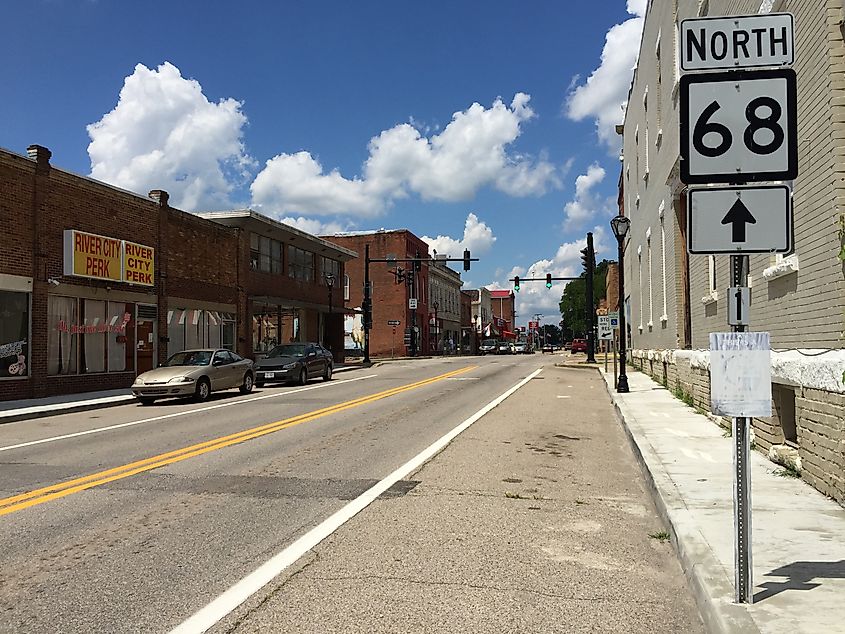 View north along West Virginia Route 68 (Washington Street) between Sand Street and Walnut Street in Ravenswood, Jackson County, West Virginia