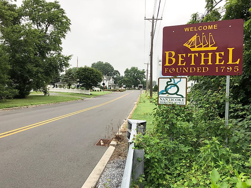 Shell Bridge Road northbound entering Bethel.