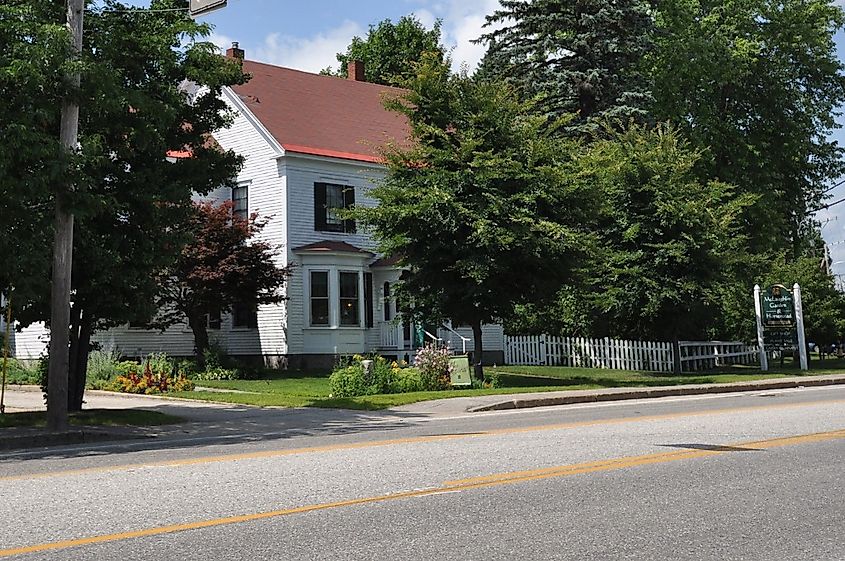 McLaughlin House and Garden. In Wikipedia. https://en.wikipedia.org/wiki/McLaughlin_House_and_Garden By Magicpiano - Own work, CC BY-SA 3.0, https://commons.wikimedia.org/w/index.php?curid=34188257