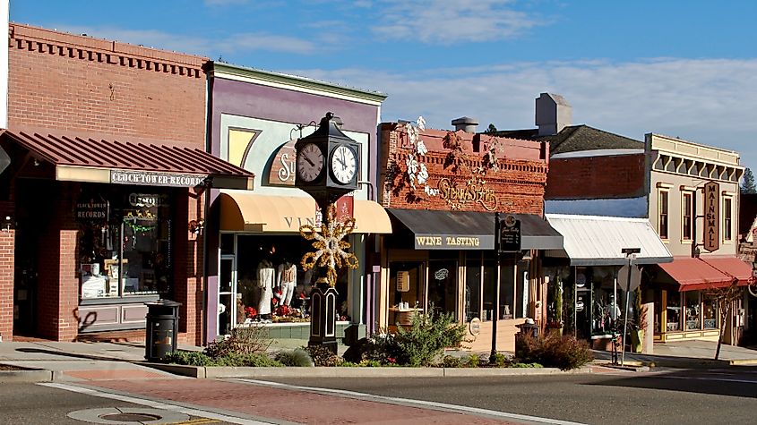 Main Street in Grass Valley, California, featuring a clock tower, Clock Tower Records, Sierra Star Winery, and Pete's Pizza. 