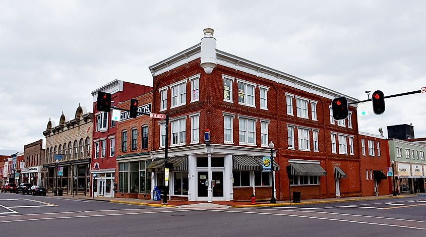 Street in Culpeper, Virginia. Editorial credit: refrina / Shutterstock.com