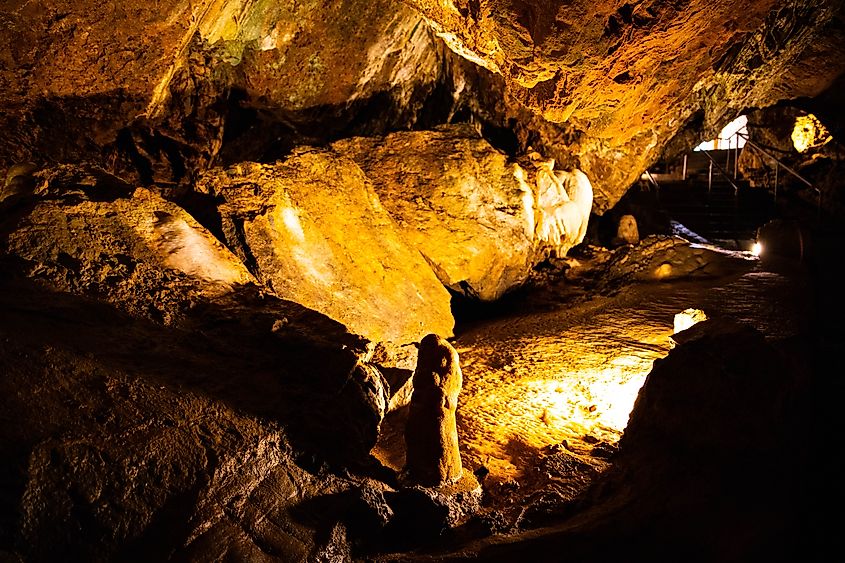 Crystal Cave. Kutztown , PA , USA. Editorial credit: MarinaMonroe / Shutterstock.com