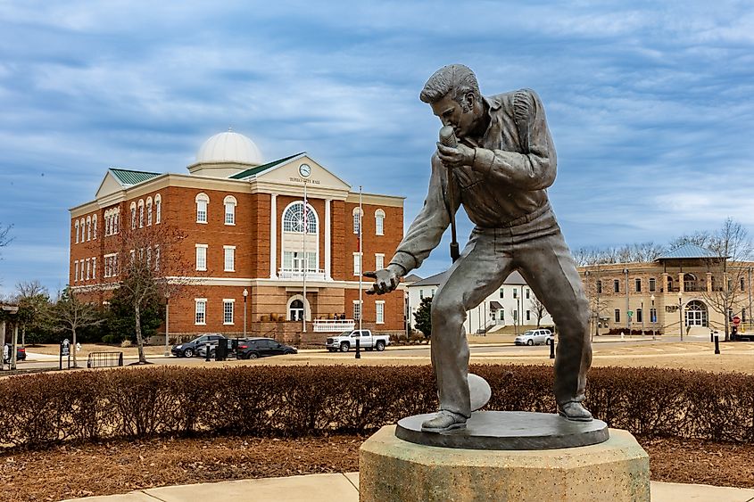 he Elvis Presley Statue in Tupelo, Mississippi. Image credit Chad Robertson Media via Shutterstock