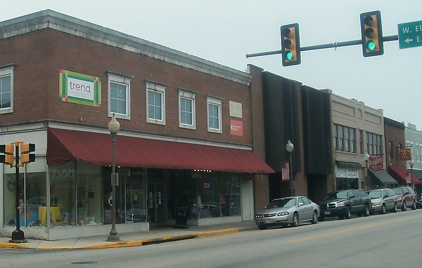 Downtown in Blackstone, Virginia, By self - Self-photographed, CC BY 3.0, https://commons.wikimedia.org/w/index.php?curid=39502148