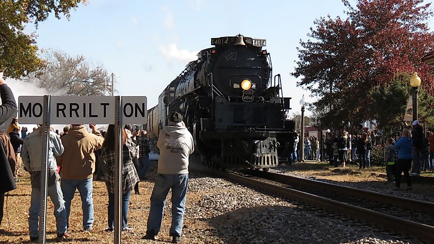 Crowds in Morrilton, Arkansas, awaiting the arrival of the Big Boy 4014 Union Pacific steam engine.