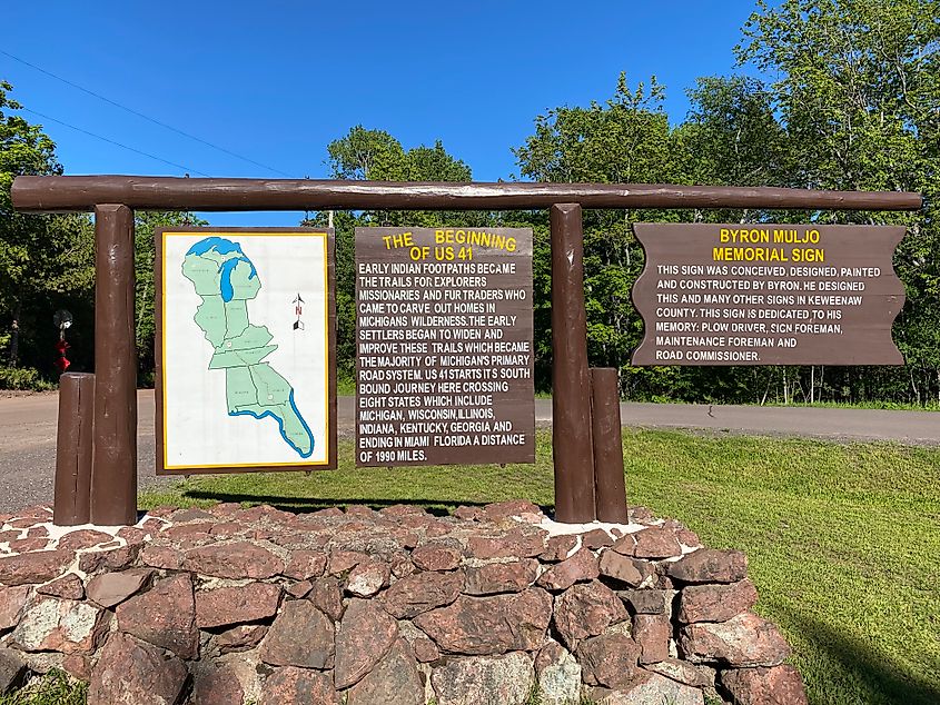 A map and interpretive signs for US 41.